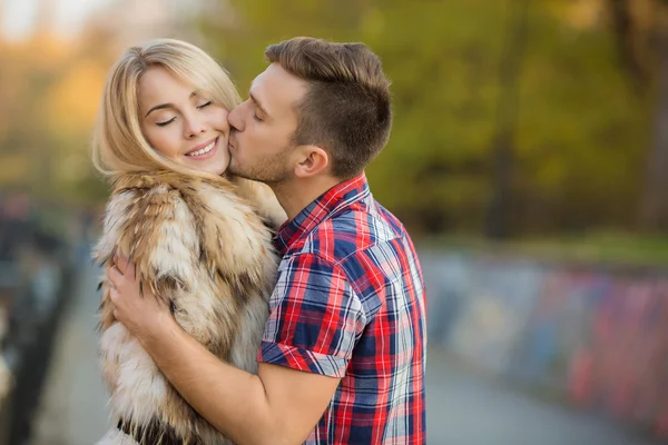 Young couple in love outdoors. — Stock Photo, Image