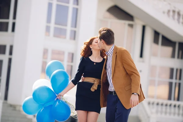 Couple in love on the background of the spring city. — Stock Photo, Image