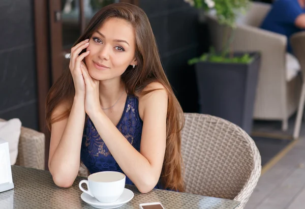 Morning coffee in a cafe for a beautiful woman — 图库照片