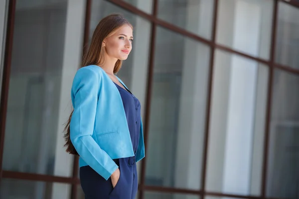 Morning portrait of a business lady,near the office — Stock Photo, Image