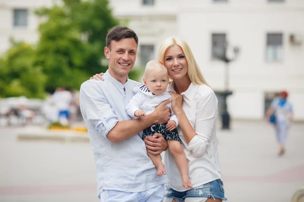 Happy family, mother, father and son walking in the city — Stock Photo, Image