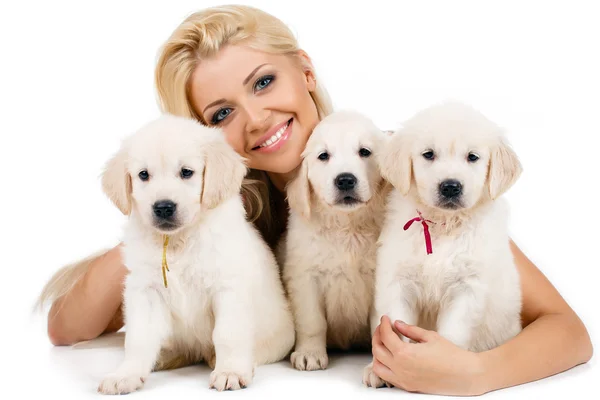 Beautiful blonde with a small white puppy of Labrador — Stock Photo, Image