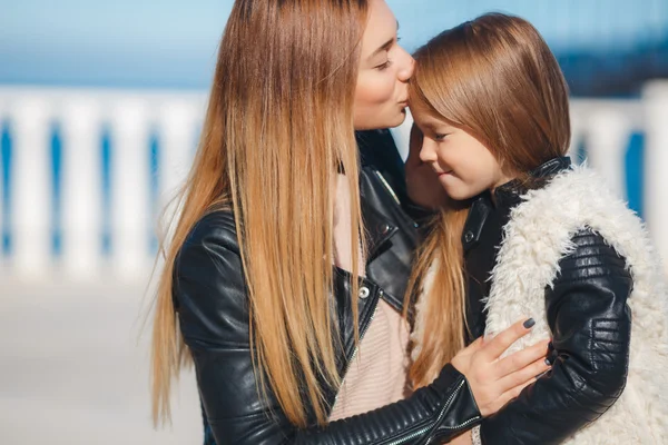 Mom and daughter spend time walking near the sea — Stock Fotó