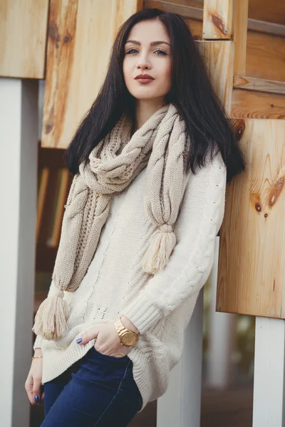 Classy woman outdoors in autumn — Stock Photo, Image