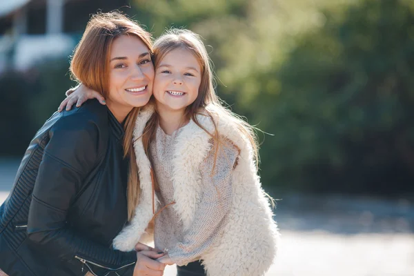 Family portrait of mothers and daughters — Stock Photo, Image