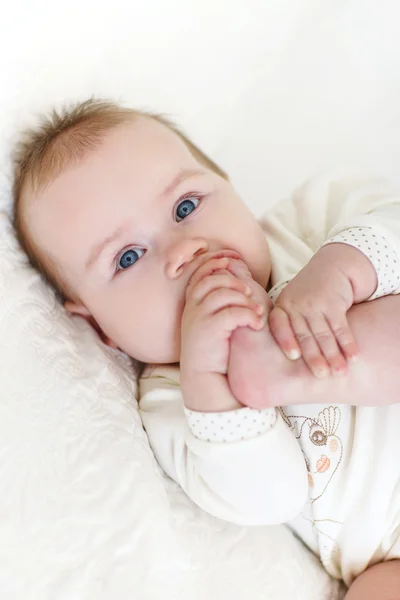 Portrait of a crawling baby on the bed in her room — Stock Photo, Image