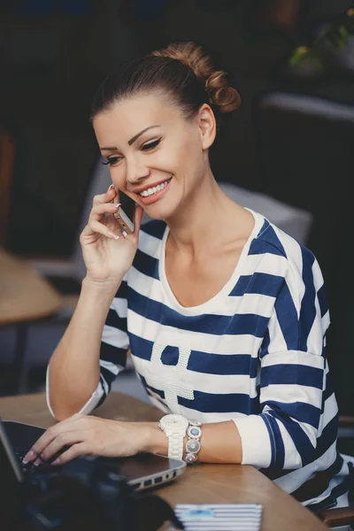 Girl with mobile phone in cafe — Stock Photo, Image