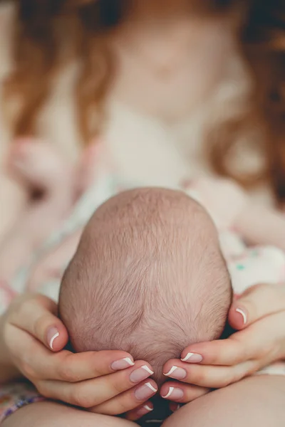 Happy mother holding a newborn child — Stock Photo, Image