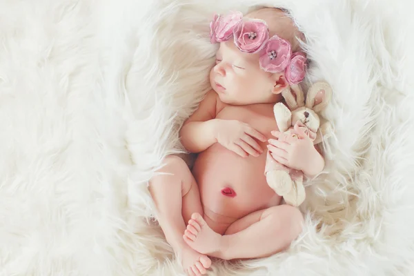 Close-up portrait of a beautiful sleeping baby. — Stock Photo, Image