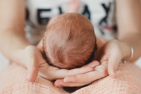 Happy mother holding a newborn child — Stock Photo, Image