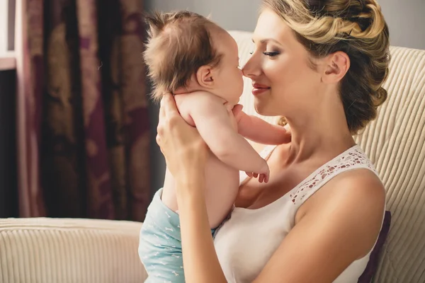 Portrait of a young mother and newborn son at home — Stock Photo, Image