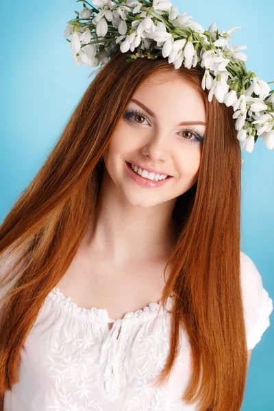 Studio portrait of a girl in wreath of flowers — Stock Photo, Image