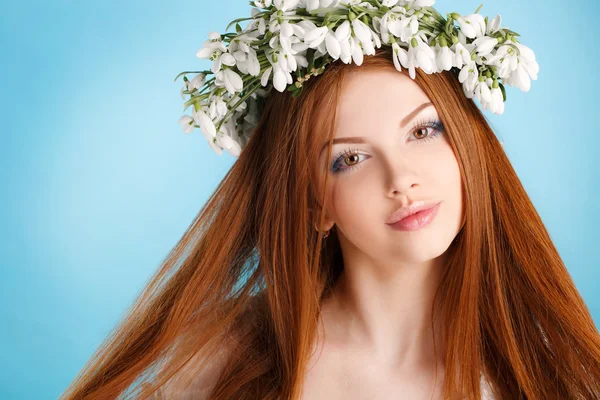 Studio portrait of a girl in wreath of flowers — Stock Photo, Image