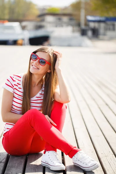 Portrait of beautiful women in town during summer — Stock Photo, Image