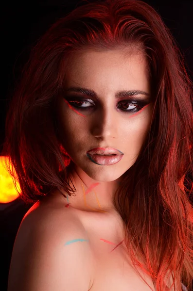 Çekici kız ıslak göz makyaj ile — Stok fotoğraf