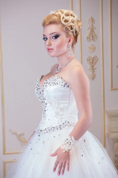 Кавказская невеста — стоковое фото