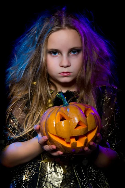 Halloween, junge hexe — Stockfoto