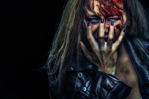 Retrato de close-up de mulher zombie horrível. Horror. Halloween. — Fotografia de Stock