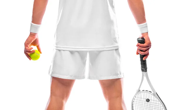 白い衣装でラケットを持つテニス選手。ライトを背景に孤立したプレーをする男選手。閉鎖写真. — ストック写真