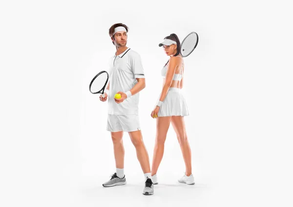 Tennisblandningen matchar. Två tennisspelare med racket i vit kostym. Man och kvinna idrottsman spelar isolerad på ljus bakgrund. — Stockfoto