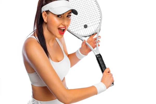 Joueur de tennis avec raquette en costume blanc. Athlète femme jouant isolé sur fond blanc. — Photo