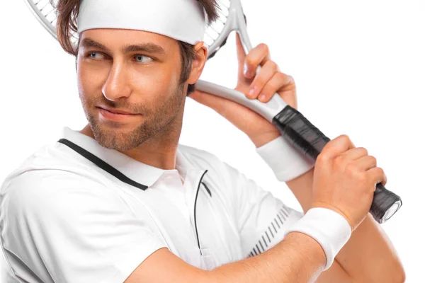 Jugador de tenis con raqueta en traje blanco. Hombre atleta jugando aislado sobre fondo claro. —  Fotos de Stock