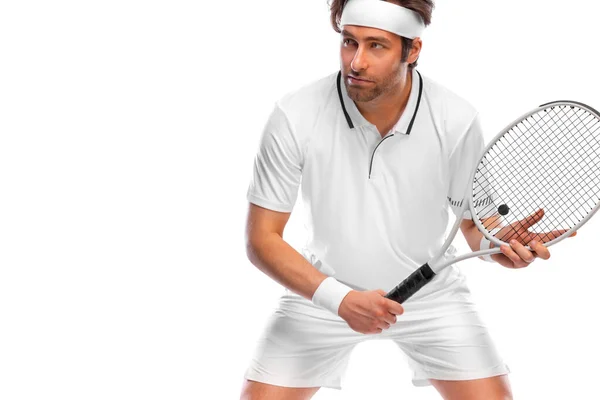 Joueur de tennis avec raquette en costume blanc. Homme athlète jouer isolé sur fond de lumière. — Photo