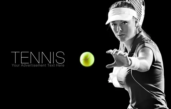 Güzel spor kadın tenisçi bir raket ile portresi