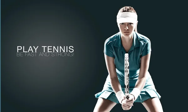 Güzel spor kadın tenisçi bir raket ile portresi