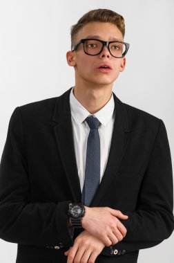 şık genç işadamı