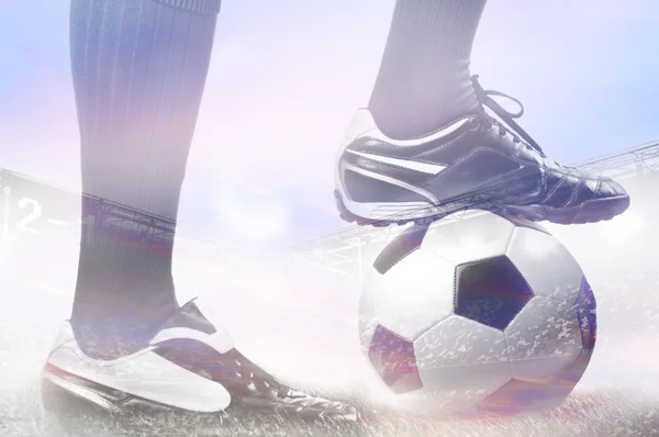 サッカーまたはフットボール選手の脚 — ストック写真