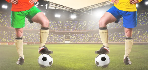 Twee rivaliserende voetbal of de voetbal spelers — Stockfoto