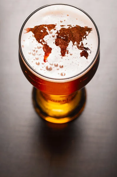 Bir lager di atas meja — Stok Foto