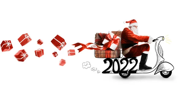 Santa Claus 2022 на скутері — стокове фото