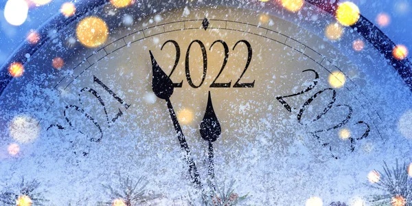Gece yarısı 2022 'ye geri sayım.
