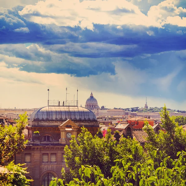 Roma e Basílica de São Pedro — Fotografia de Stock