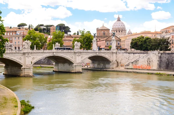 Ponte principe amedeo i st. peters Bazyliki — Zdjęcie stockowe