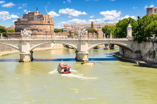 Ponte Vittorio Emanuele II and Castel SantAngelo — Stock Photo, Image