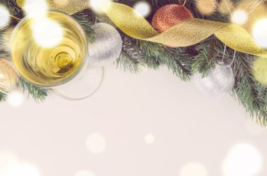 Noel hediyesi kutuları ve topları