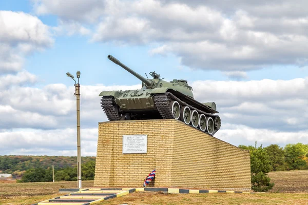 Tanque T55 - Monumento aos tanquistas-libertadores de Valuyki. Rússia — Fotografia de Stock