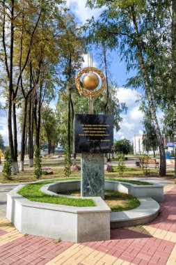 Küp Siyah toprak anıt. Heliopolis'te. Rusya