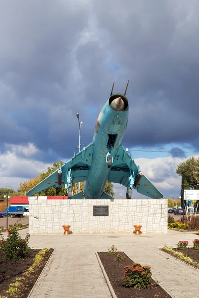 苏霍伊苏-17。纪念碑。意大利。俄罗斯 — 图库照片