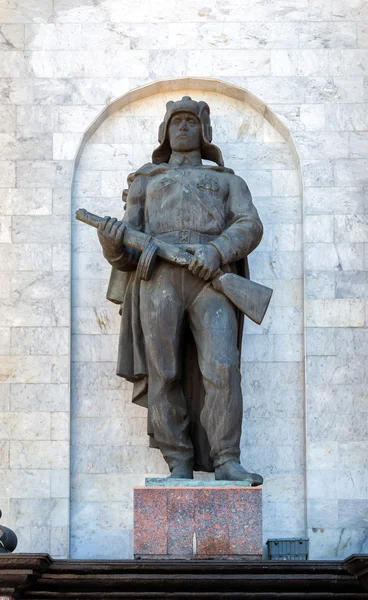 库尔斯克战役纪念建筑群中的胜利拱门。雕塑 — 图库照片