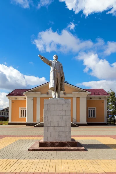 Памятник Владимиру Ленину в деревне Панино, Россия — стоковое фото