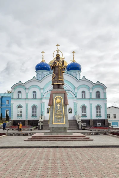 Födelsekyrkan av jungfruliga kloster. Zadonsk. Ryssland — Stockfoto