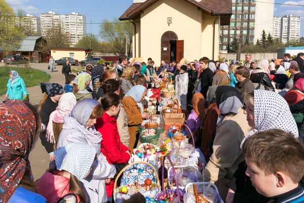 kutsama Paskalya kek ve yumurta