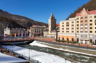 Kayak Merkezi vadi Rosa Khutor içinde. Sochi, Rusya Federasyonu