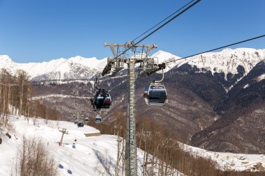 Gondol kaldırın Rosa Khutor Kayak Merkezi, Sochi, Rusya Federasyonu