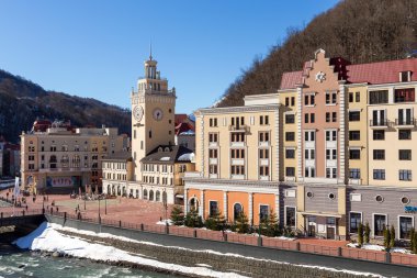 Kayak Merkezi vadi Rosa Khutor içinde. Sochi, Rusya Federasyonu