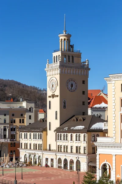 Kayak Merkezi vadi Rosa Khutor içinde. Sochi, Rusya Federasyonu — Stok fotoğraf